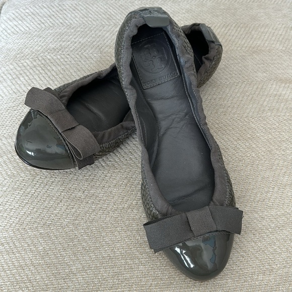 Tory Burch Black Flats with Bow - Picture 1 of 7